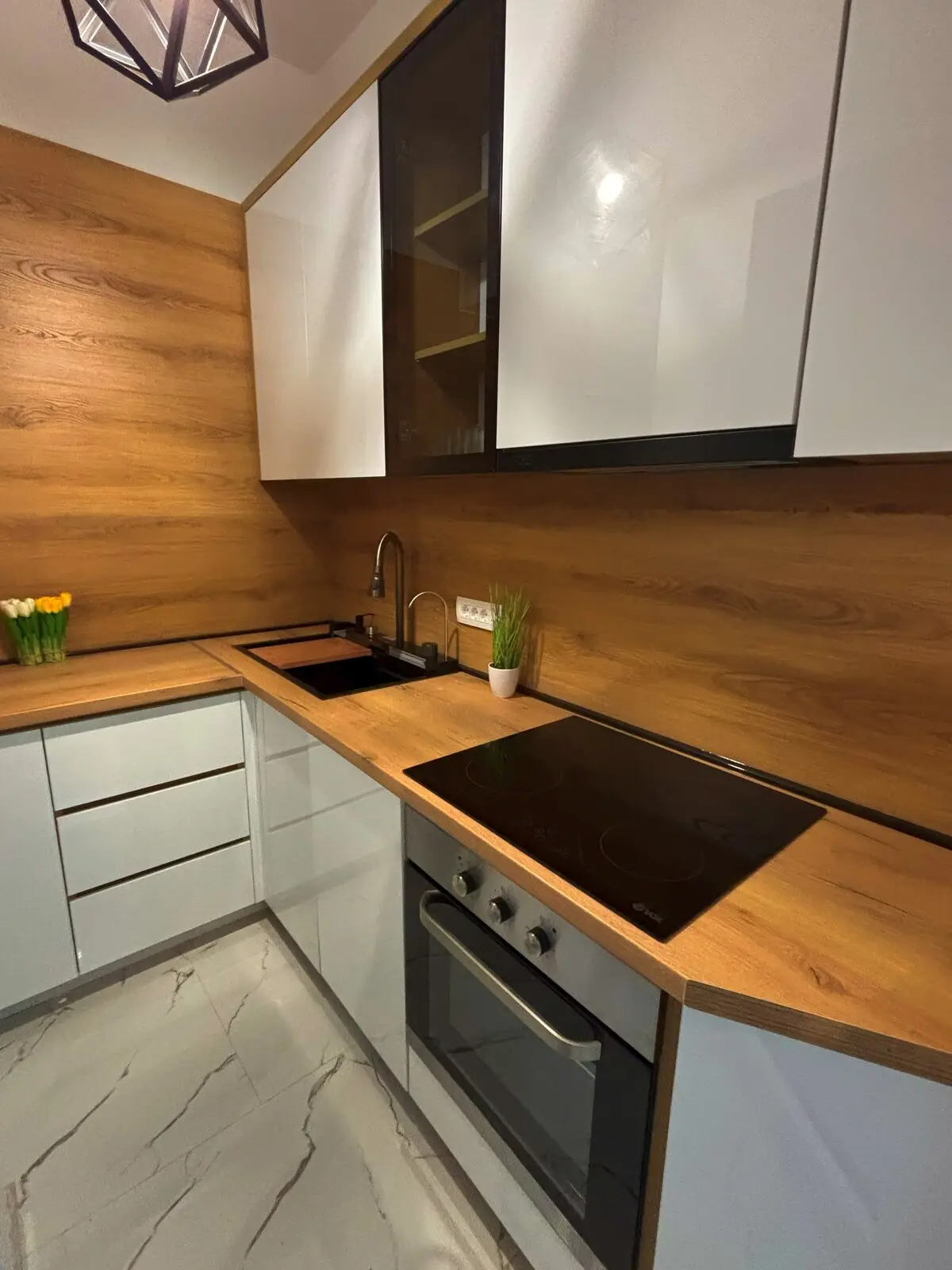 One-Bedroom Apartment with Terrace & Free Parking