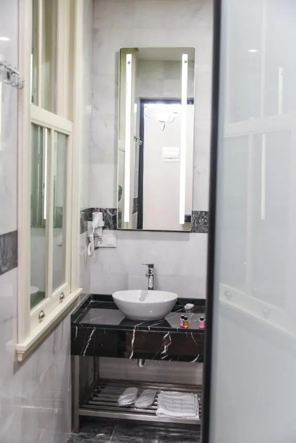 LUXIR HOTEL