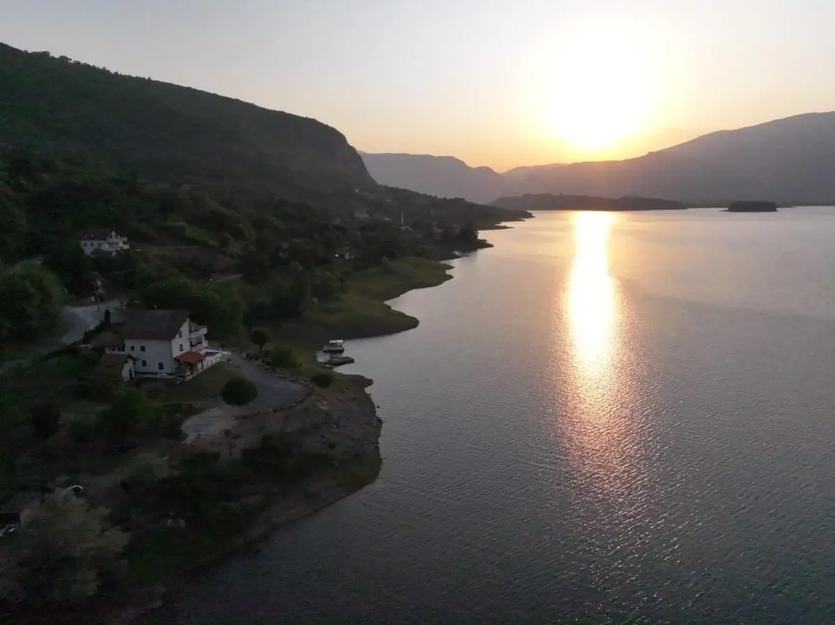 Oaza mira - Apartment with Lake View & Private Pool