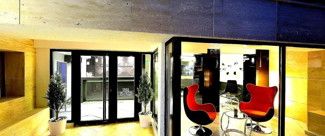 The Place Suit & Apartments