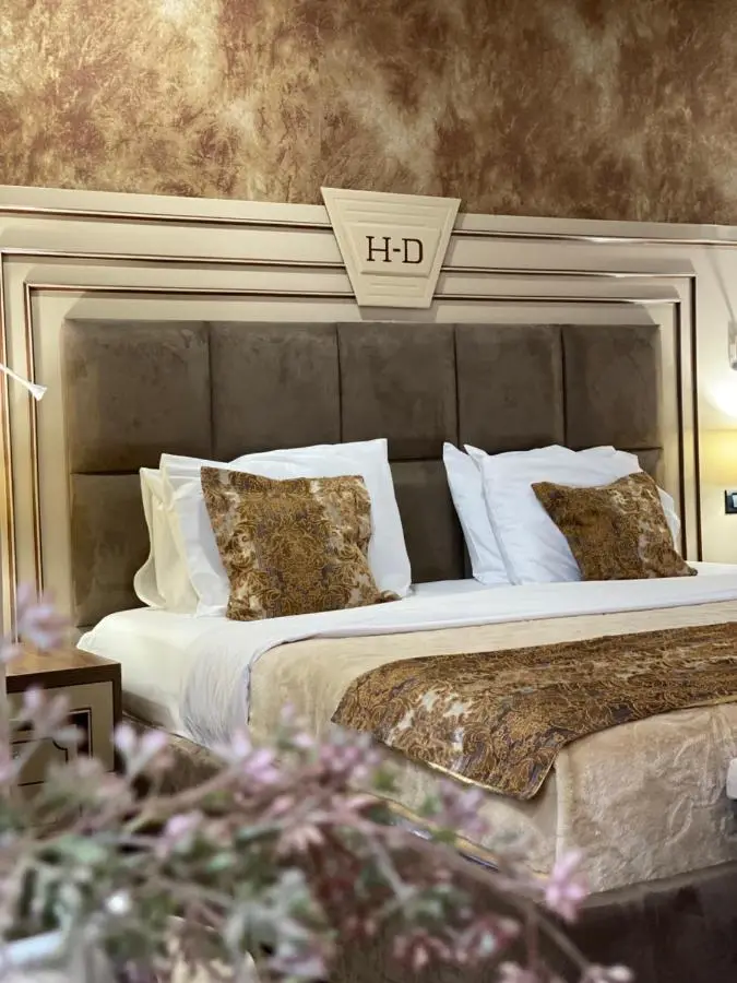 Hotel Deluxe