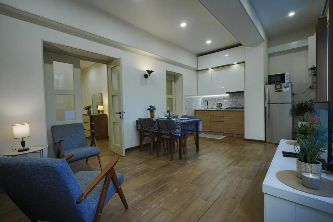 Cozy Apartment Near Holiday Inn