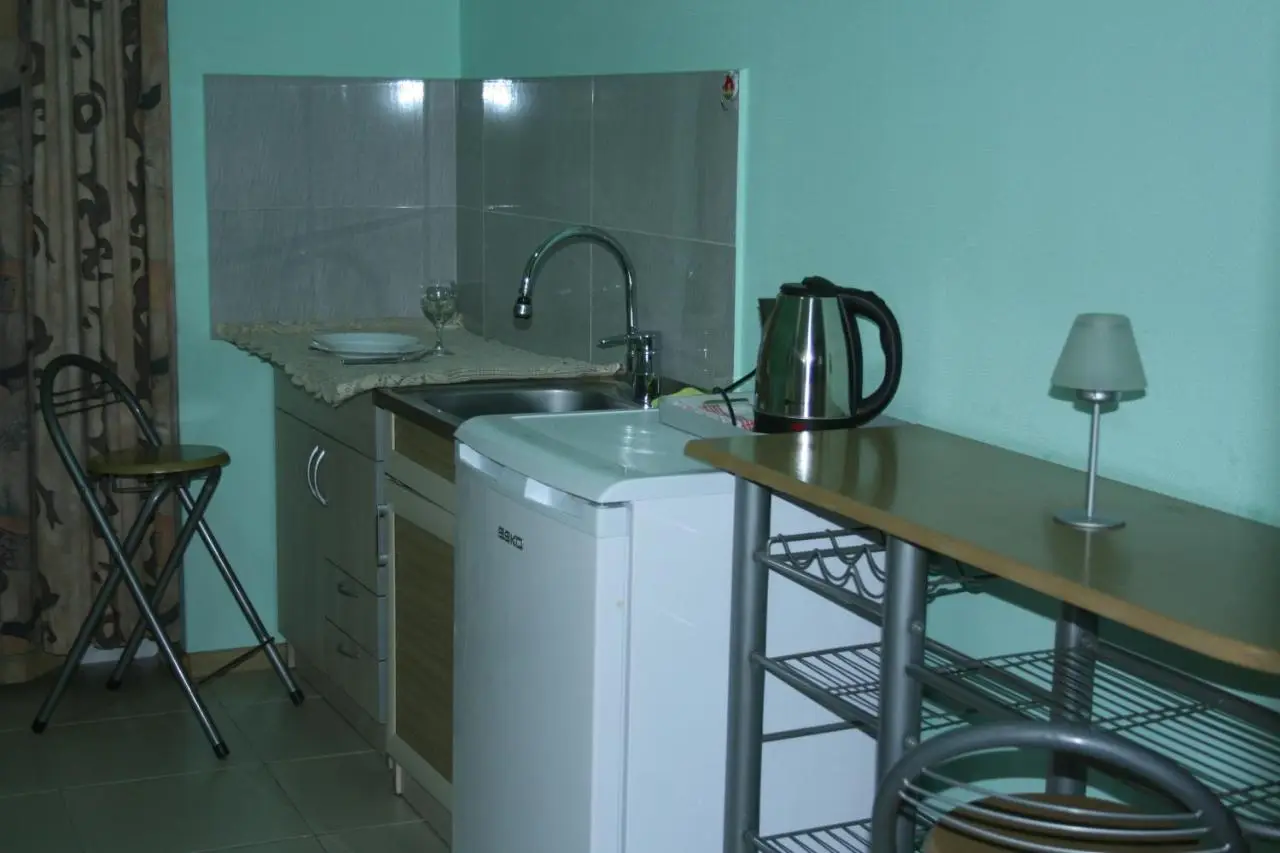 Why Me Eco-friendly Hostel - metro access