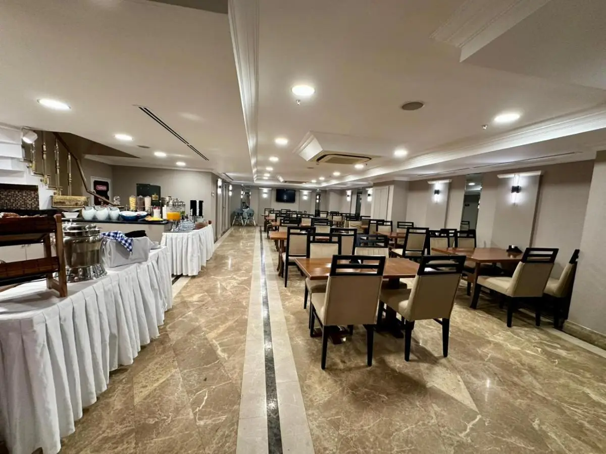 Aven Hotel
