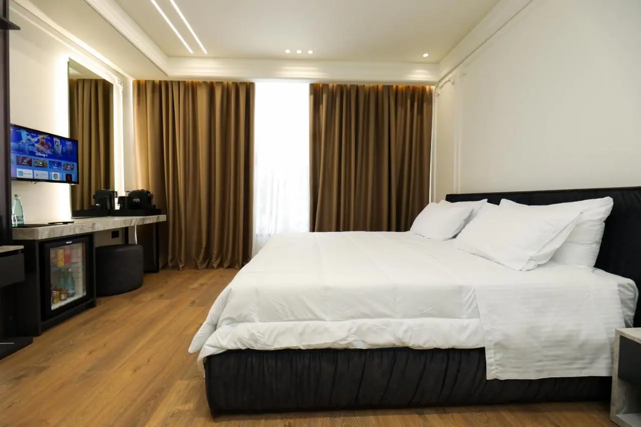 Hotel Adore