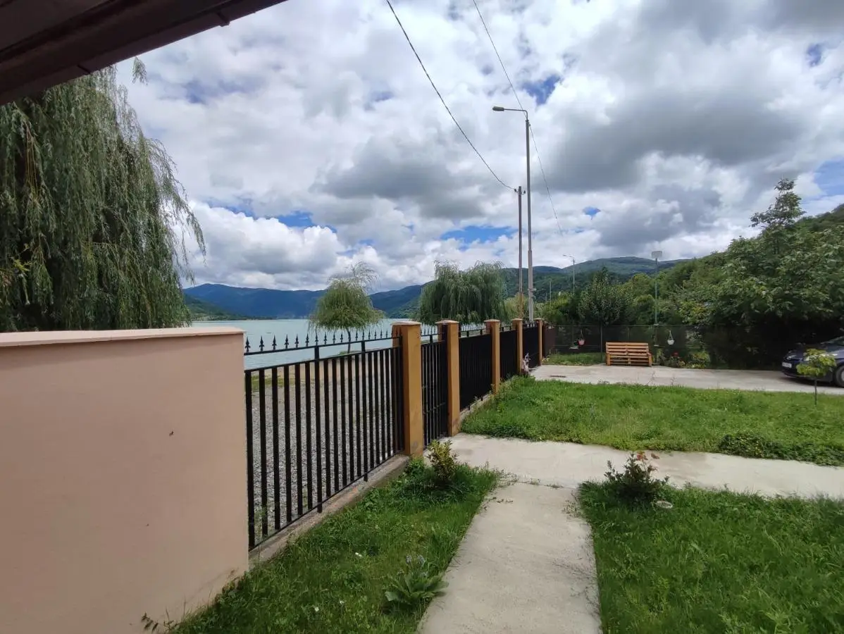 Ananuri Cottages