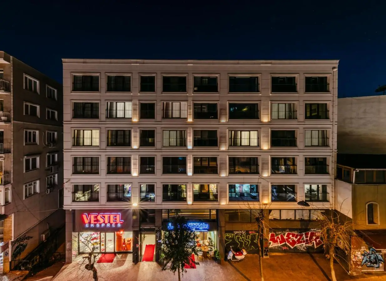 Roys Hotel & Suites