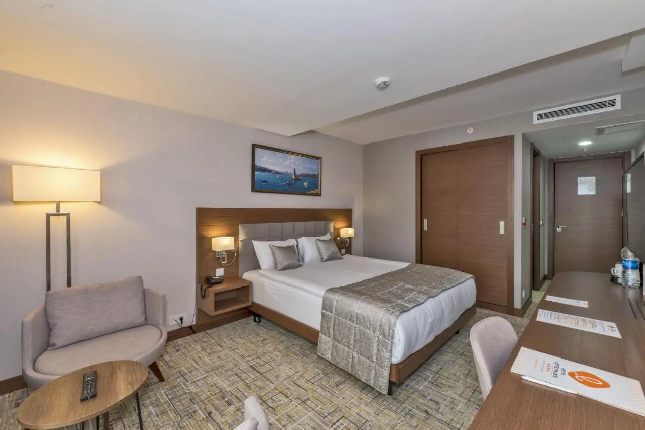 Land Park Hotel