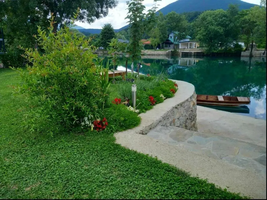 House De Luxe