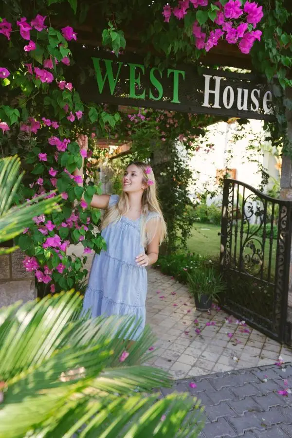WEST HOUSE EXCLUSIVE HOTEL