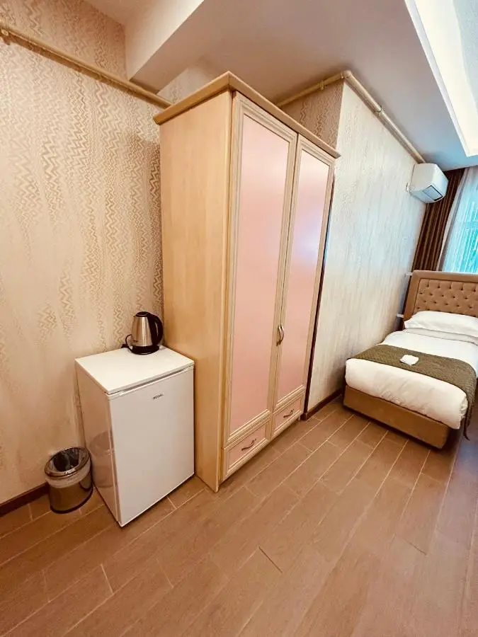 Lily Rooms