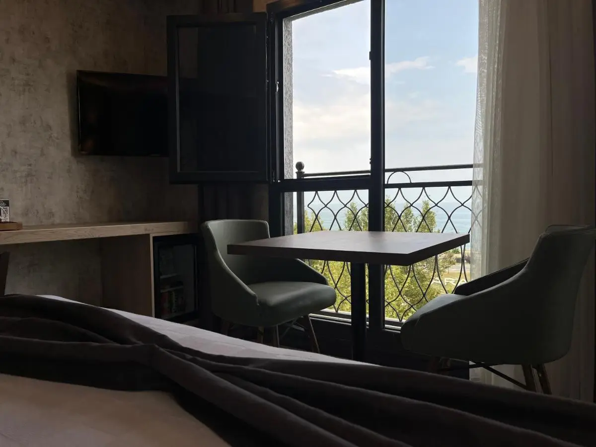 Avni Bey Otel