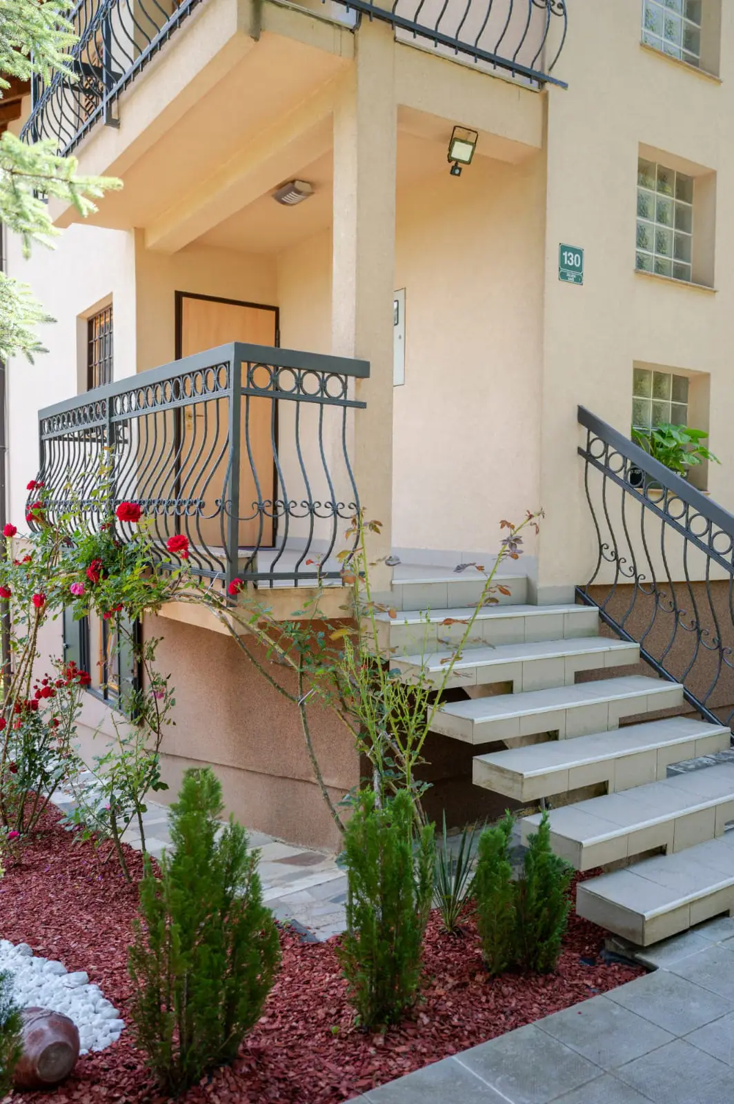 6BDR Holiday Nest - Green Aris