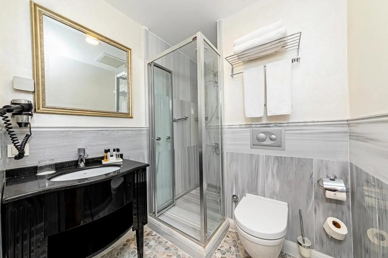 Meroddi Galata Flats