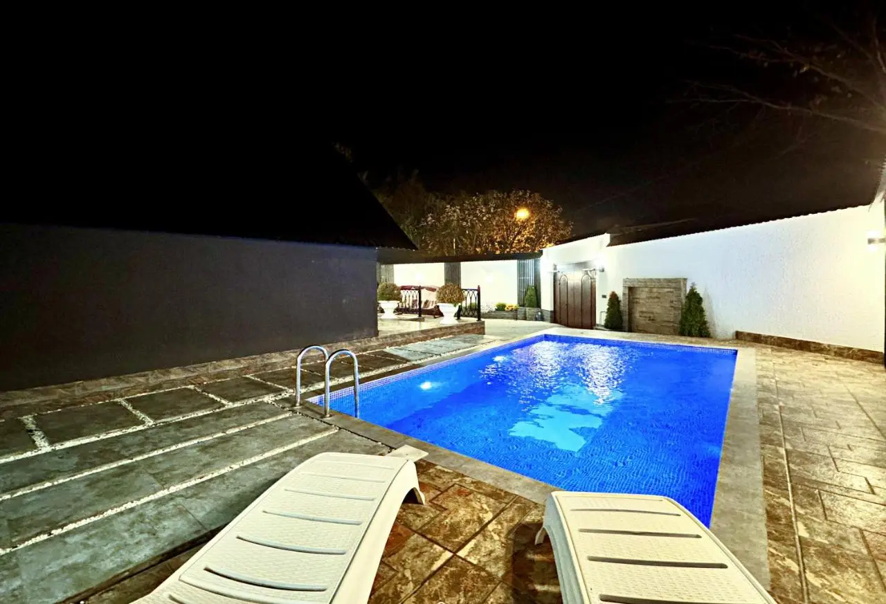 Black A-Frame Luxury Chalet & Pool