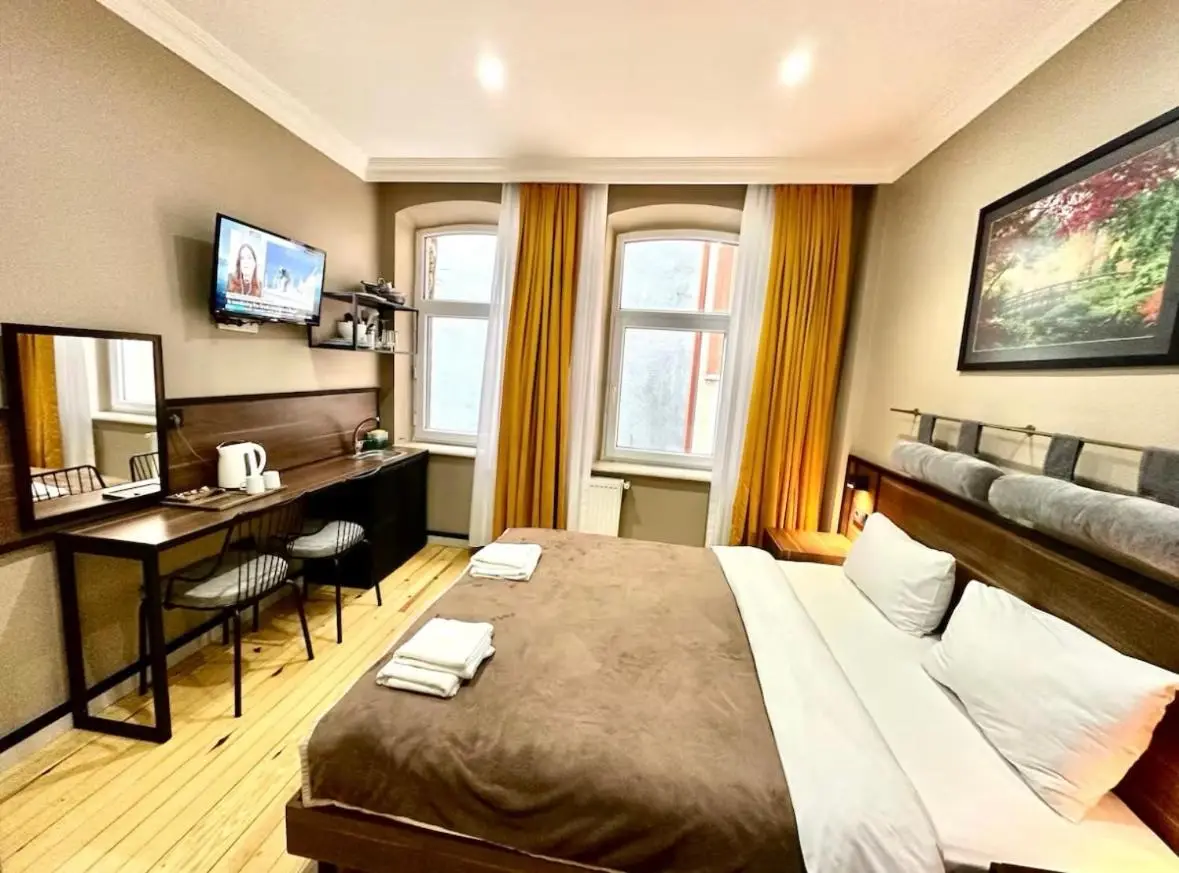Aram Kerasi Rooms