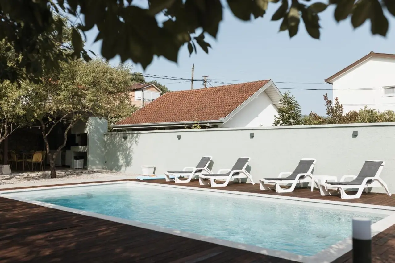Almond Buna PoolHouse