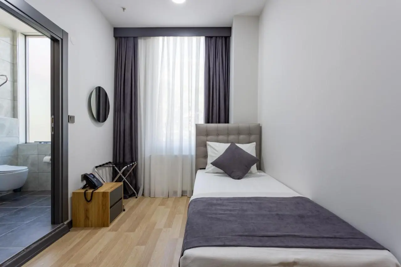 Atm Suit Otel