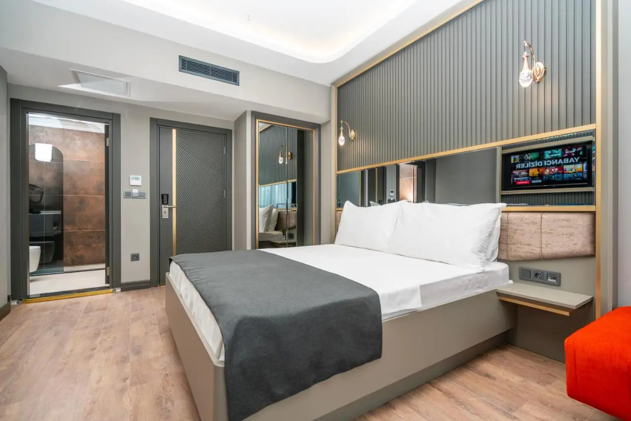 216 Ruby Suite