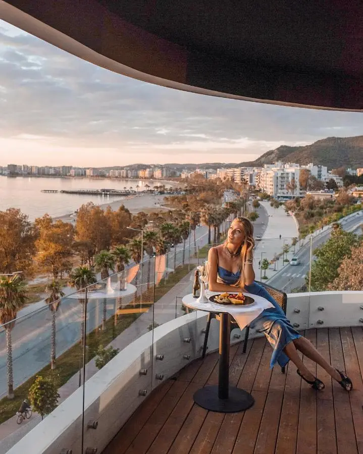 Yacht Hotel