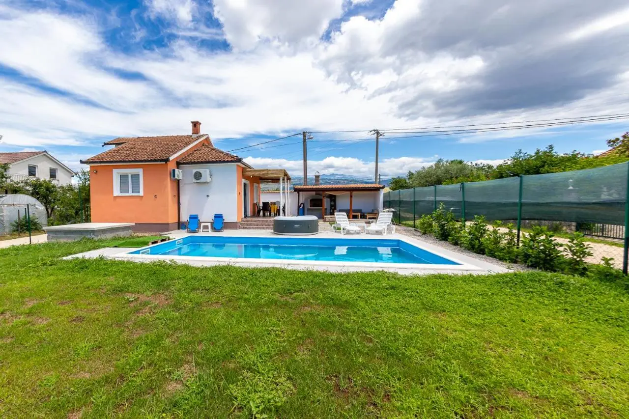 Villa Orange House