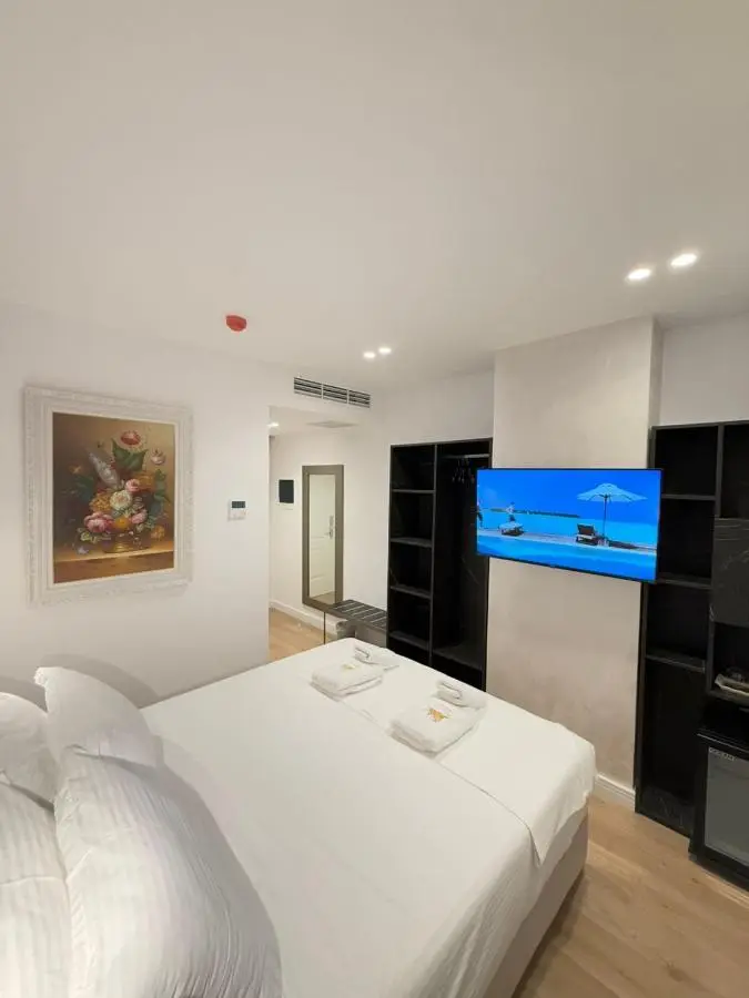 The Queen's Lion Premium HOTEL