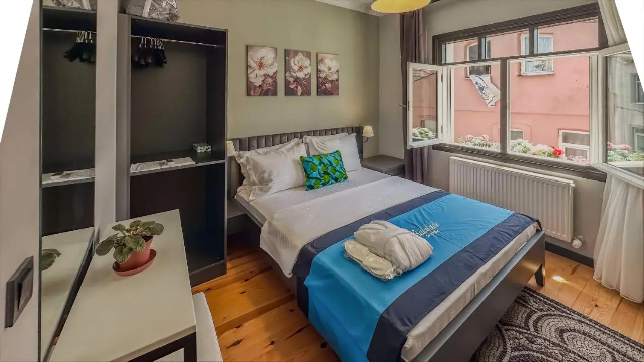 Balat Side Apart