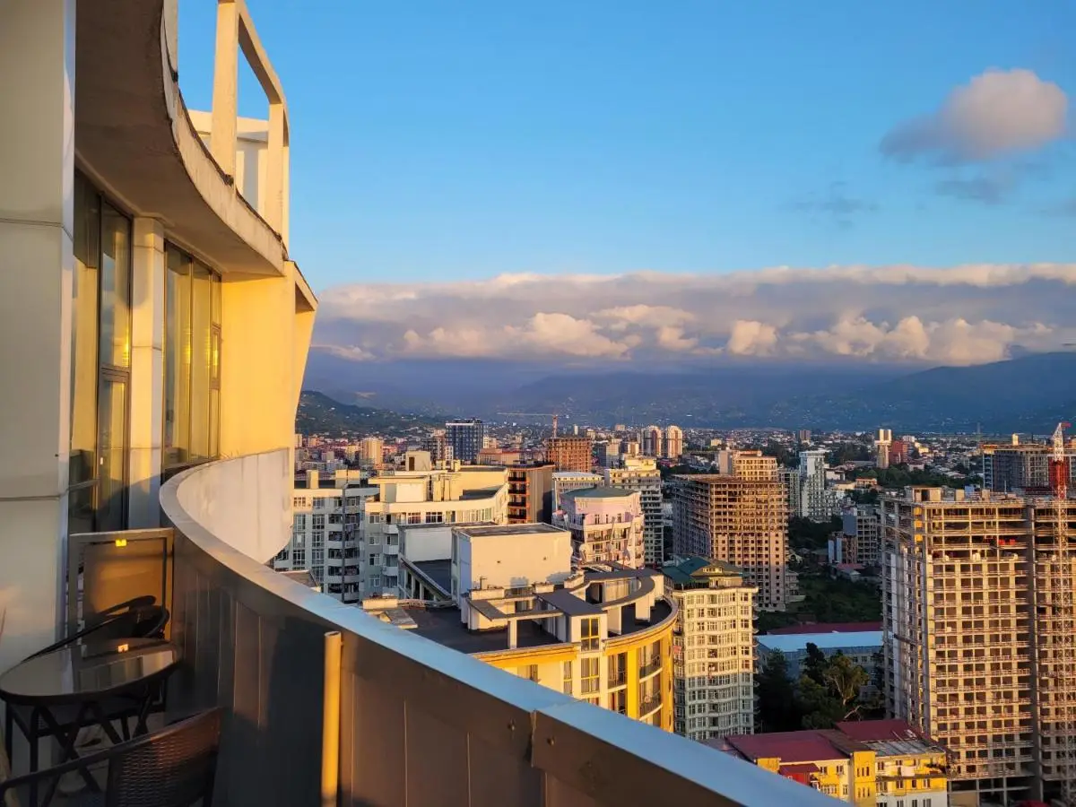 2 levels penthouse with a SUNSET SEA VIEW! Balcony and window 8x4m!