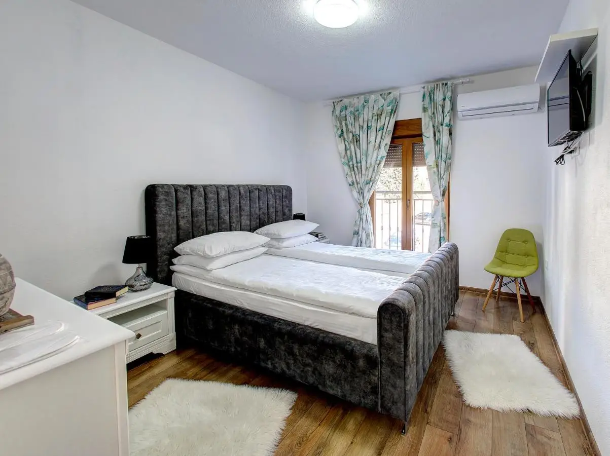 Guesthouse Check In - Apartments & Rooms