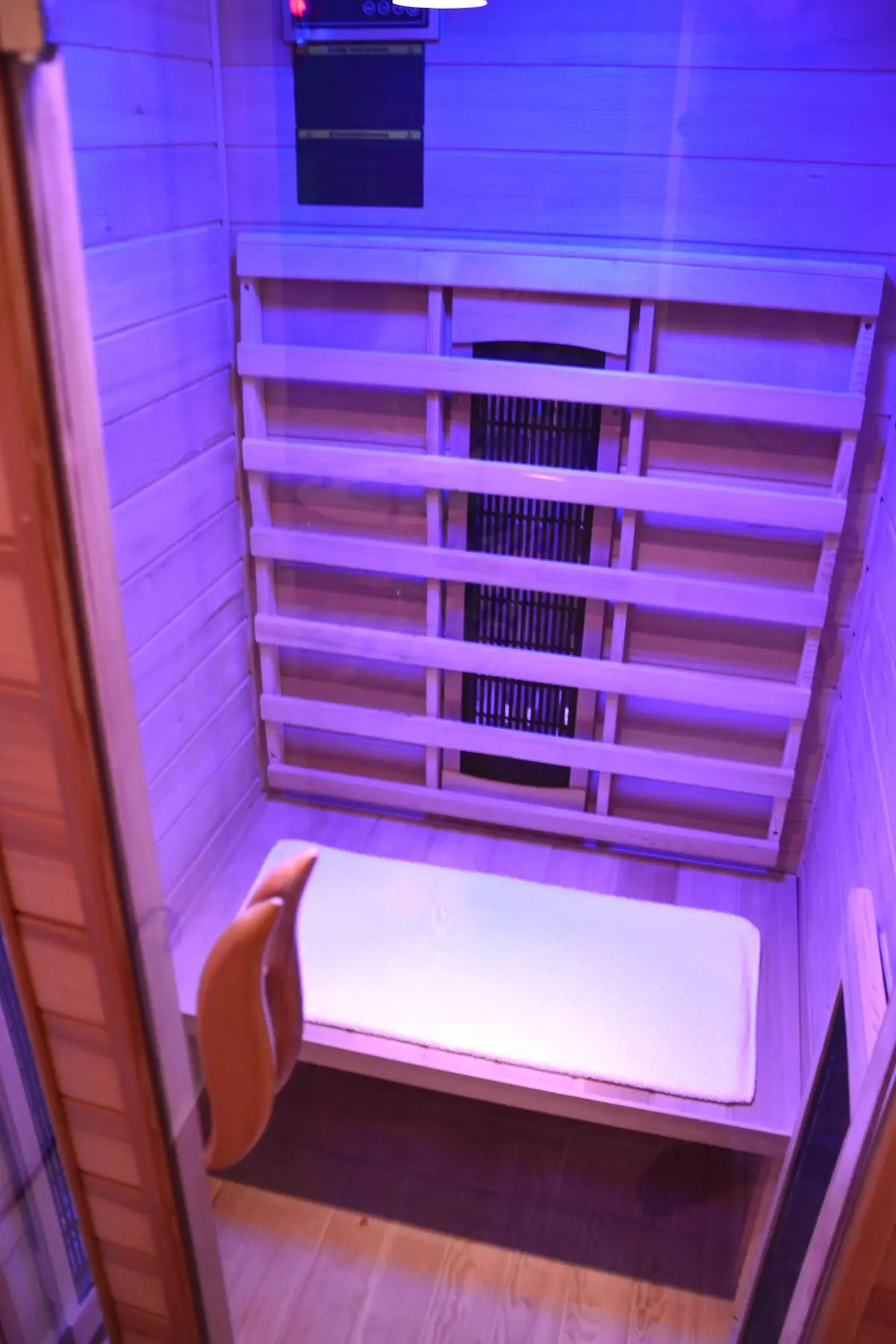 Beautiful Artistic Apartment with  free parking