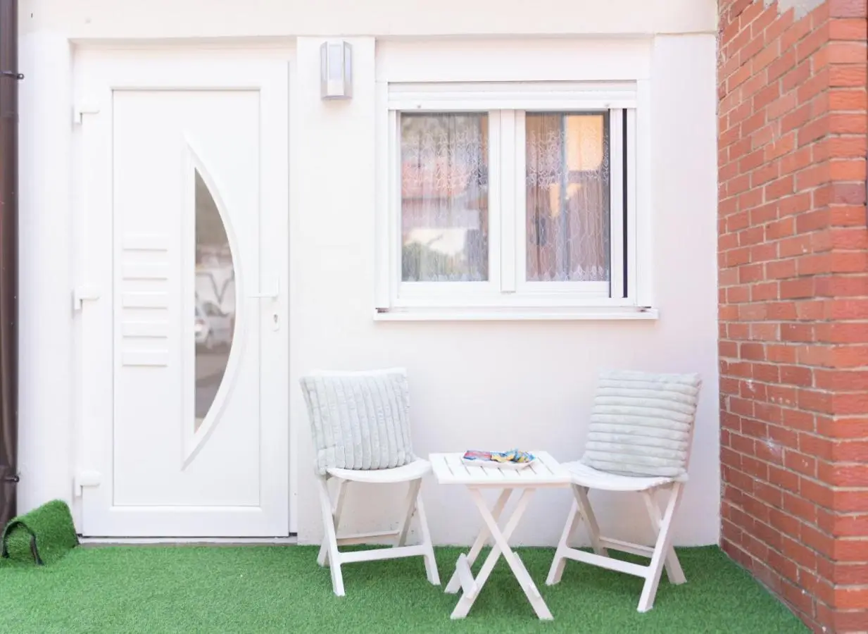Studio Apartment Green River