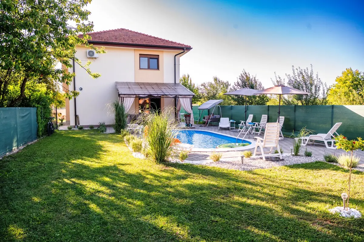 Riverside Plaza Villa