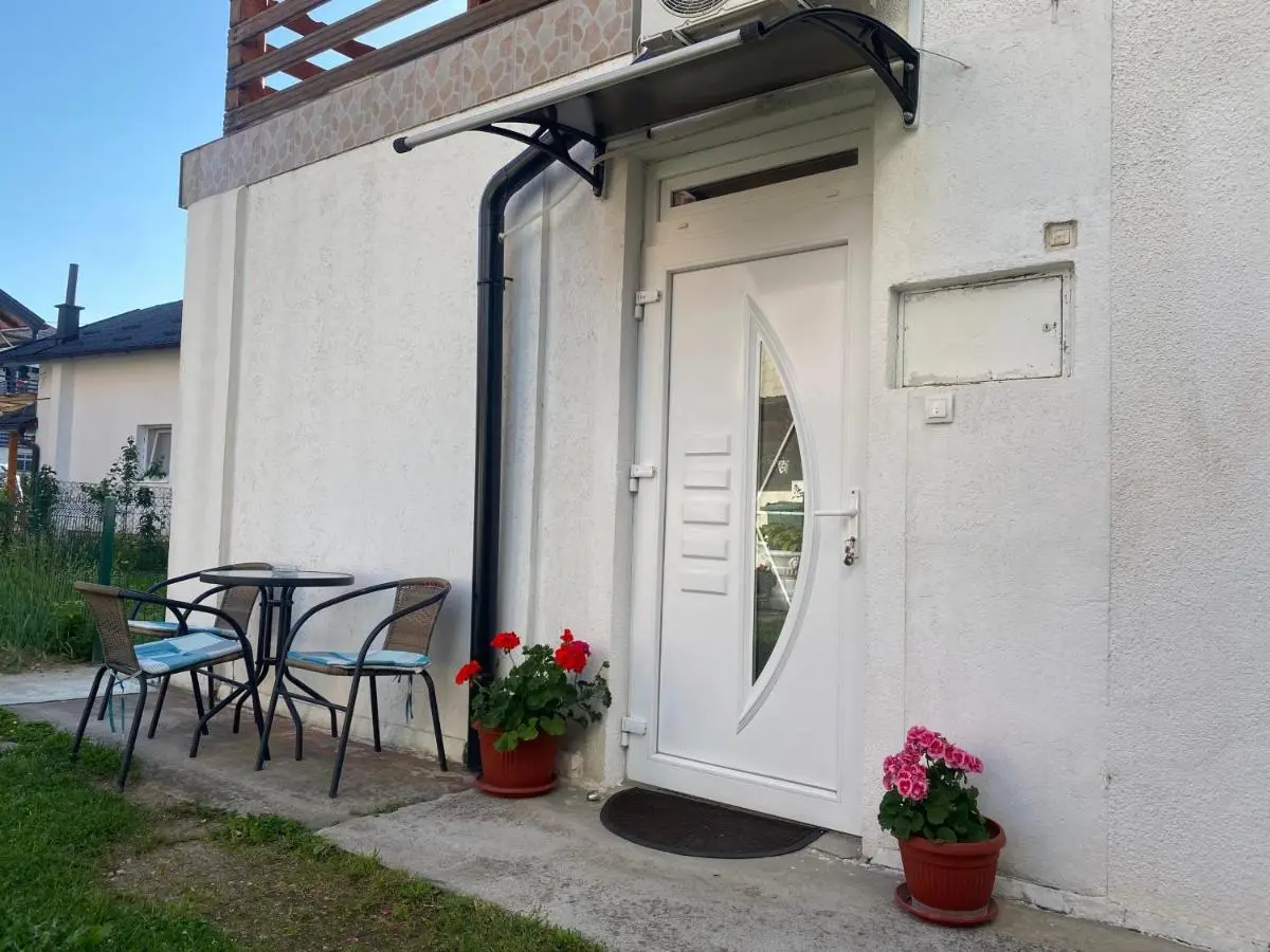 Lav Apartments