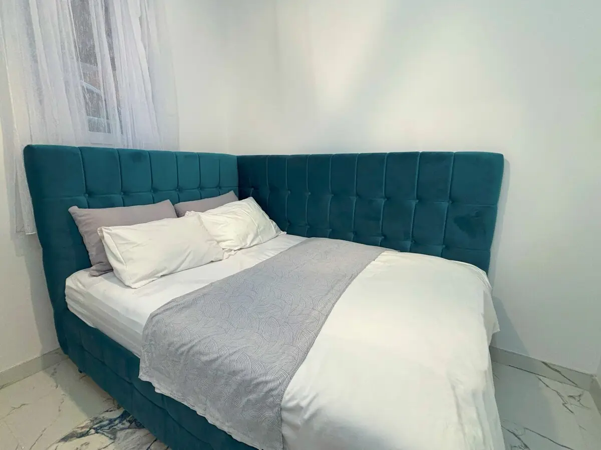 One-Bedroom Apartment with Terrace & Free Parking