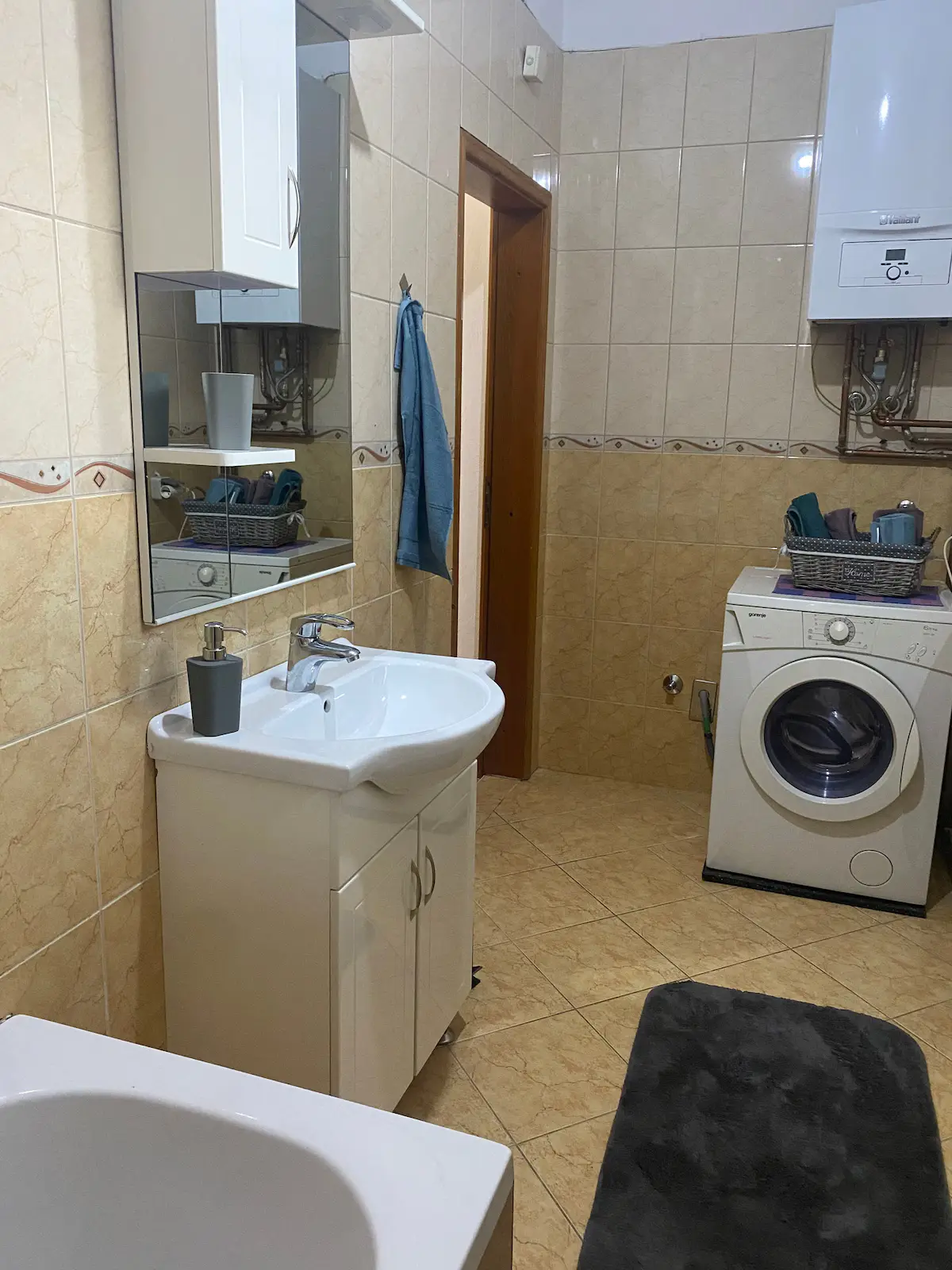 Family Suite Apartment - 2 Studios with Garden