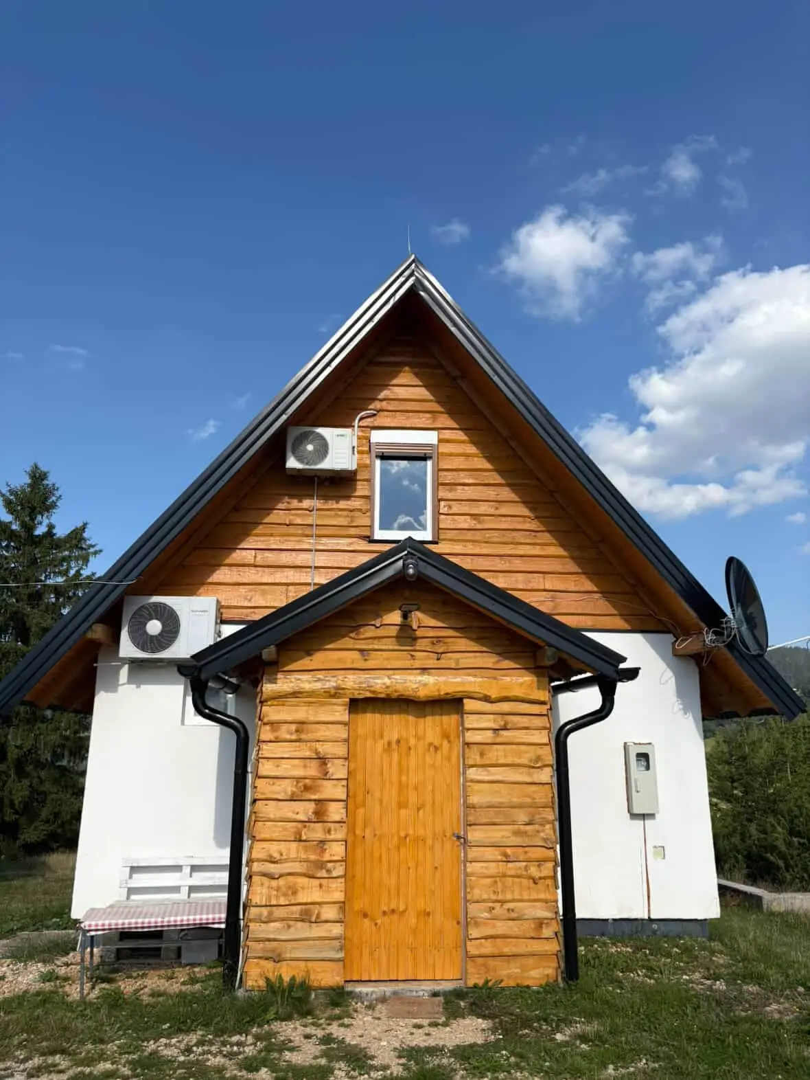 House Tikica Vlasic / Mountain view