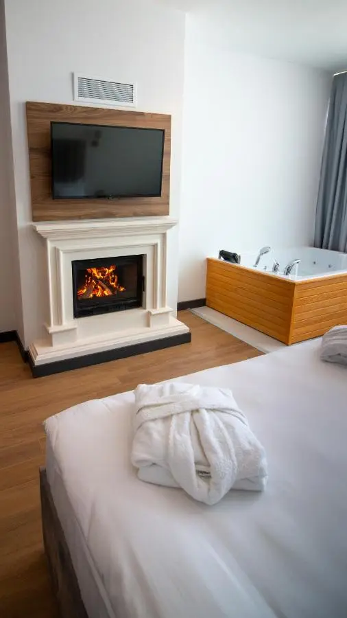 Lake Life Hotel
