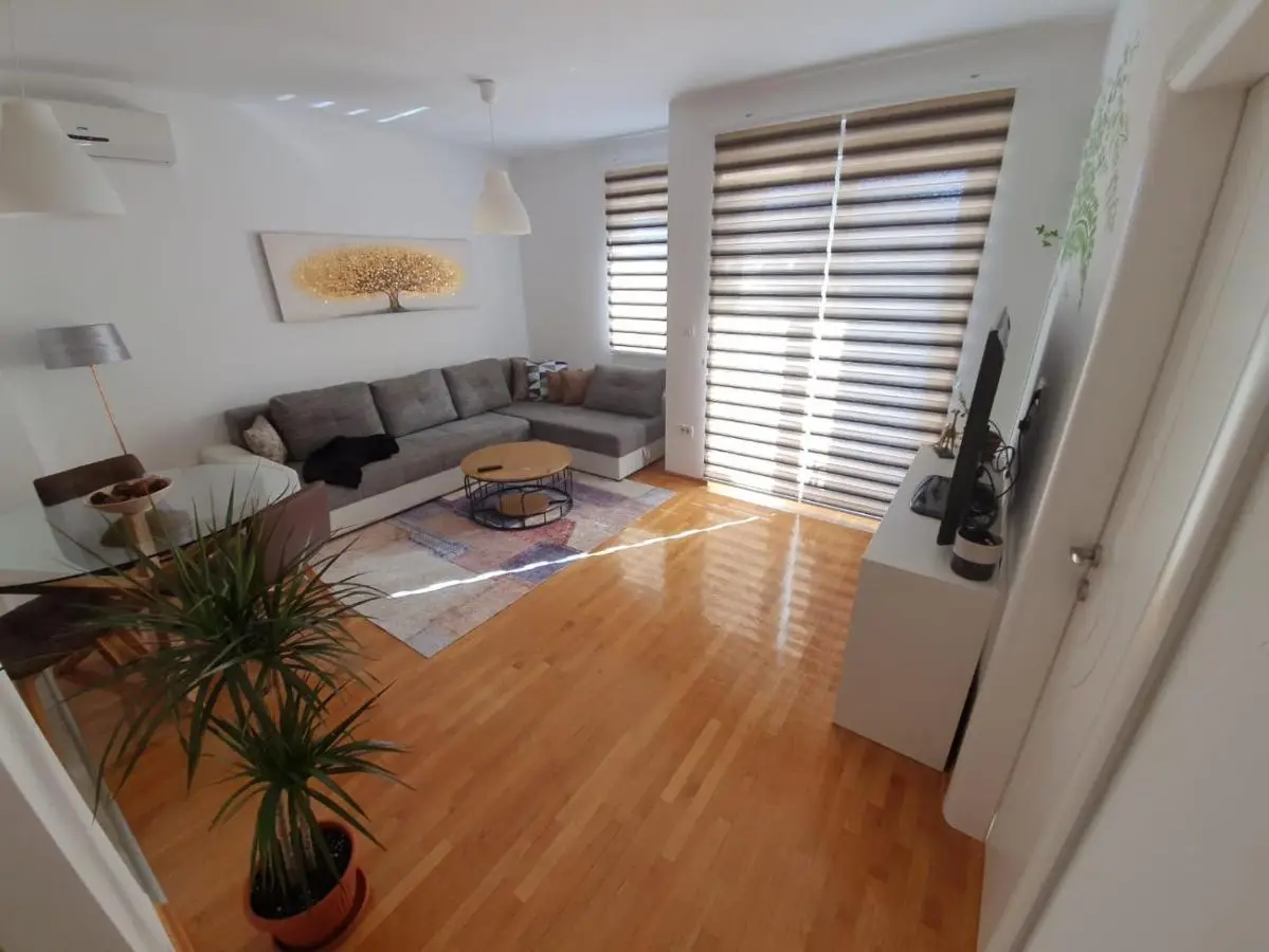 Sunny home in Mostar with a garage!