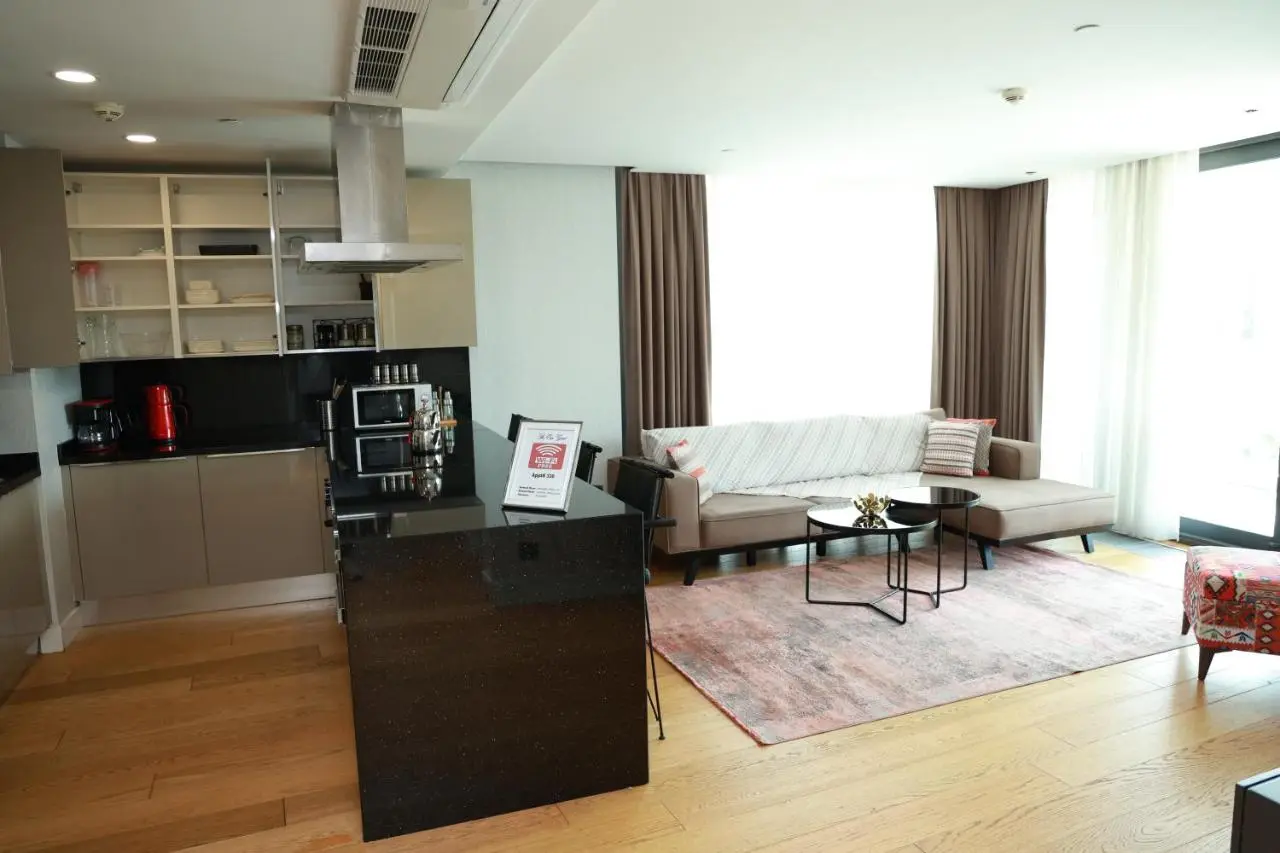 Deluxe 2BR Apartment Balcony 420