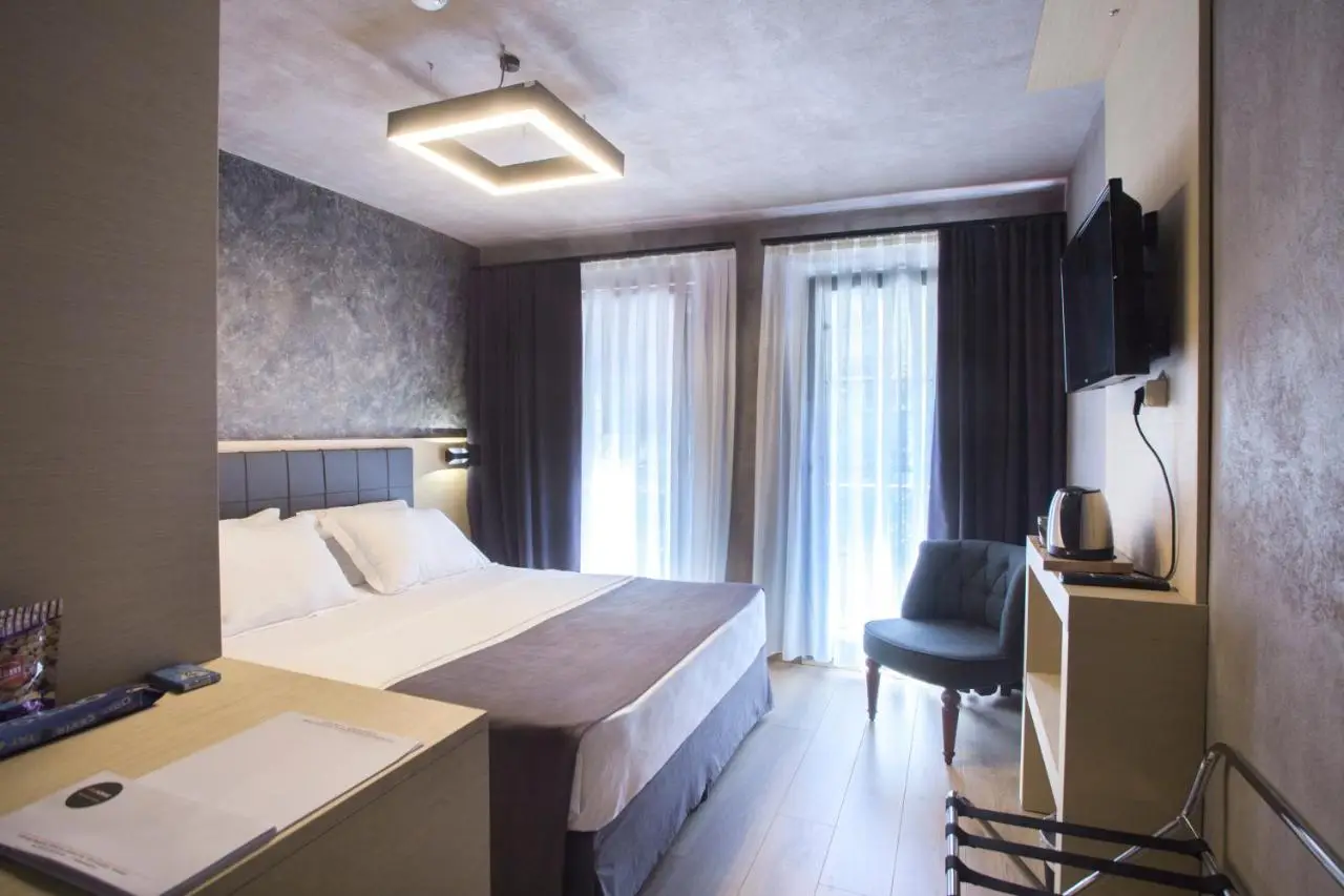 Red Stone Hotel
