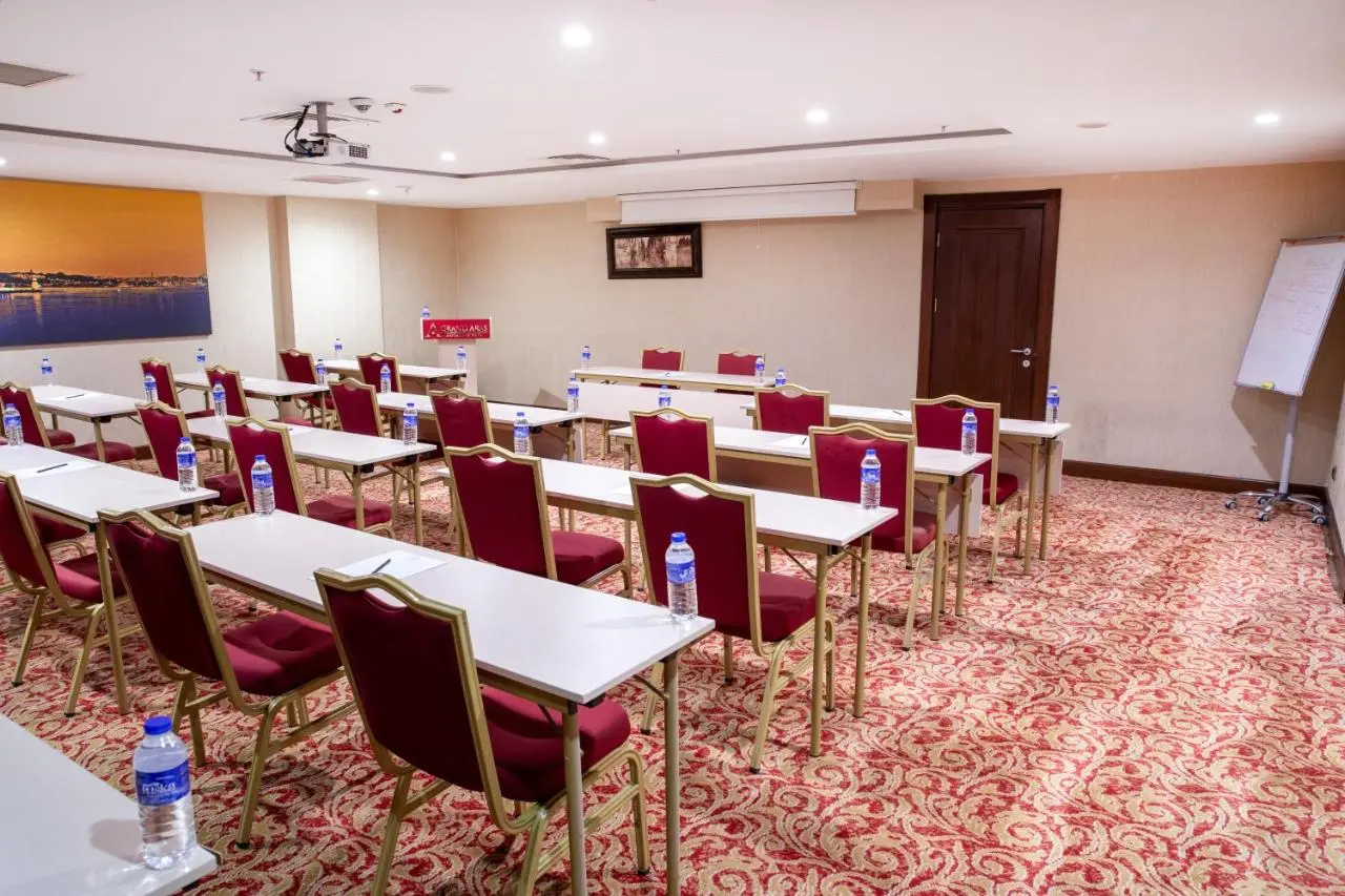 Grand Aras Hotel & Suites
