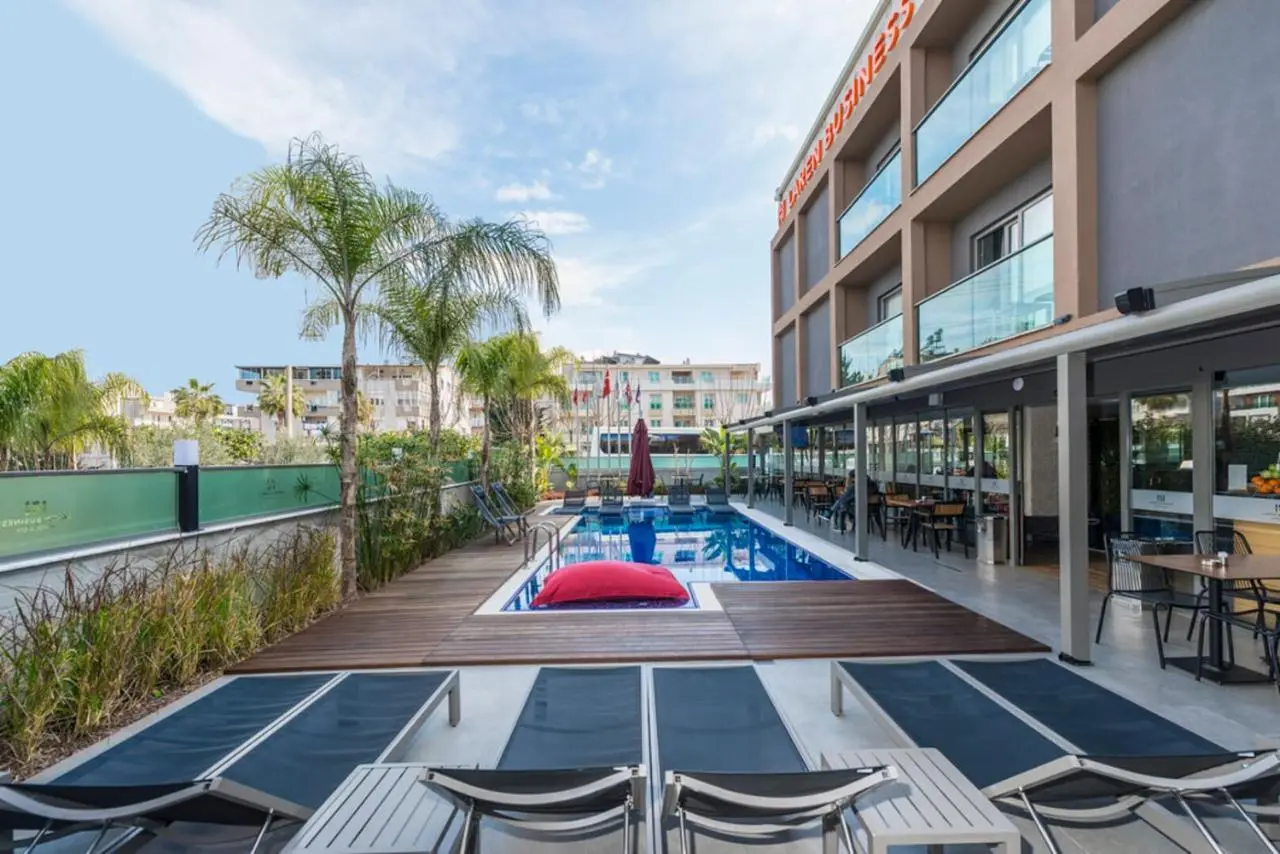 Laren Sea Side Hotel Spa