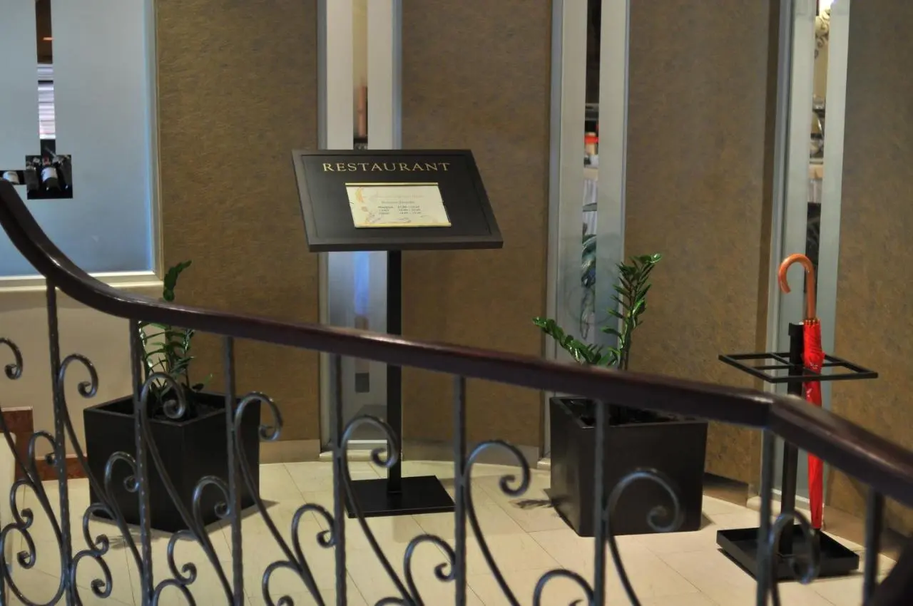 MonarC Hotel