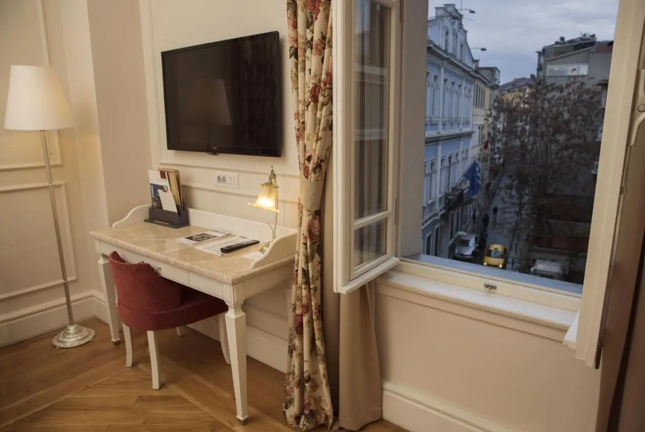 Corinne Art & Boutique Hotel