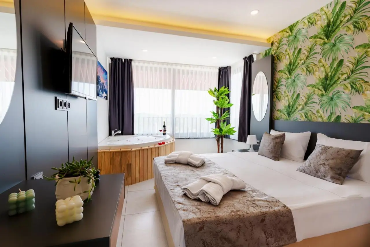 Mrt Suites Lara