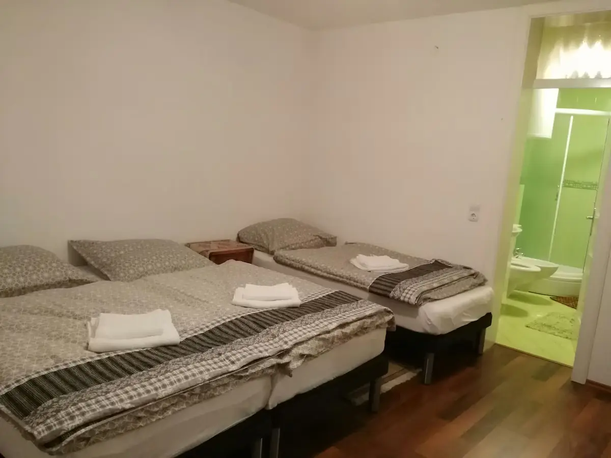 Go2Bihac Villa, 8 bedrooms, 7 bath, 10 aircon.