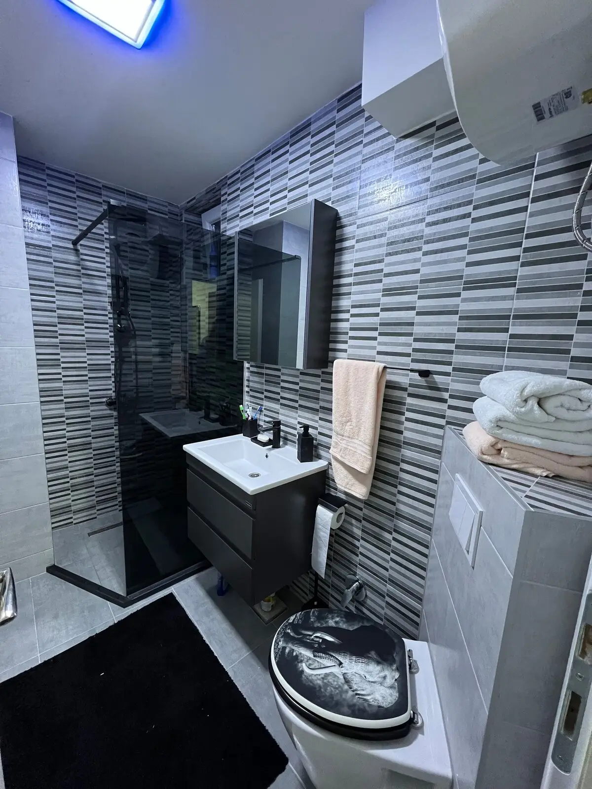 Luxury fresh renovated apartment