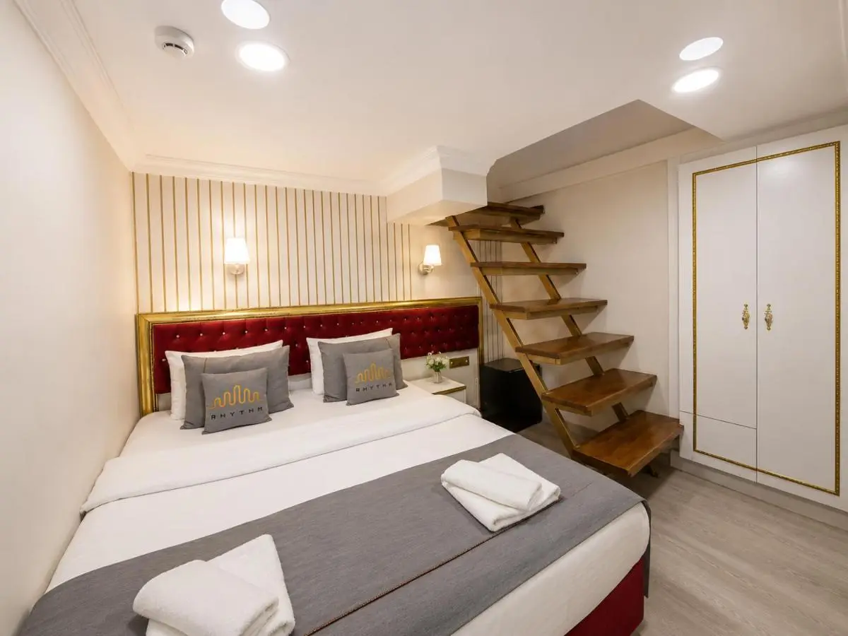 RHYTHM HOTEL