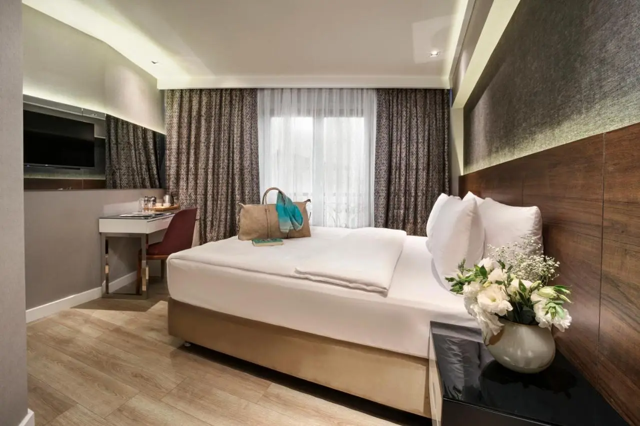 Dora Pera Hotel