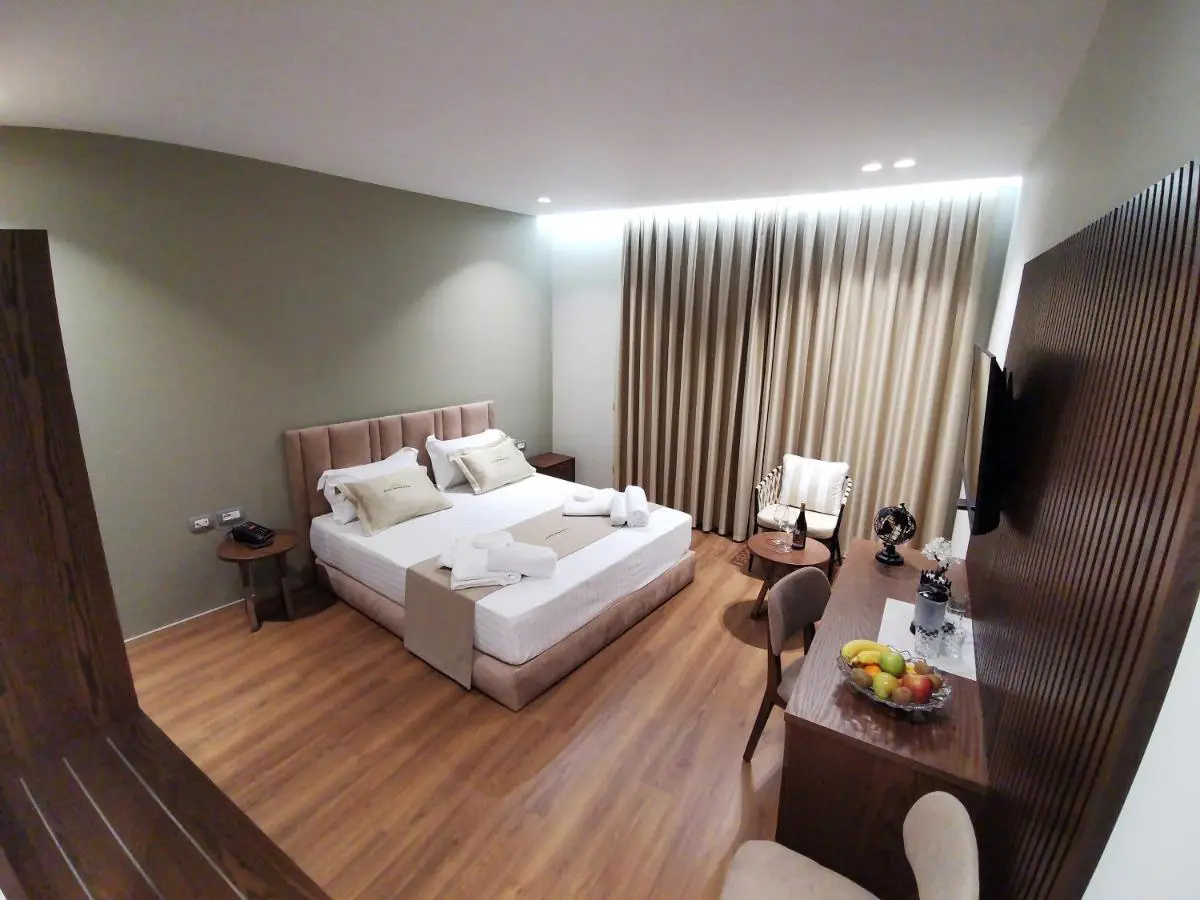 WHITE CROWN HOTEL
